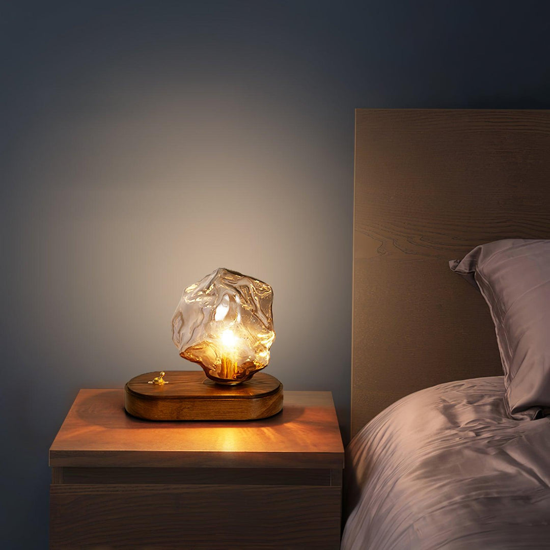 Lámpara de mesa Averis de cristal para salón, estilo moderno. Iluminación decorativa suave.