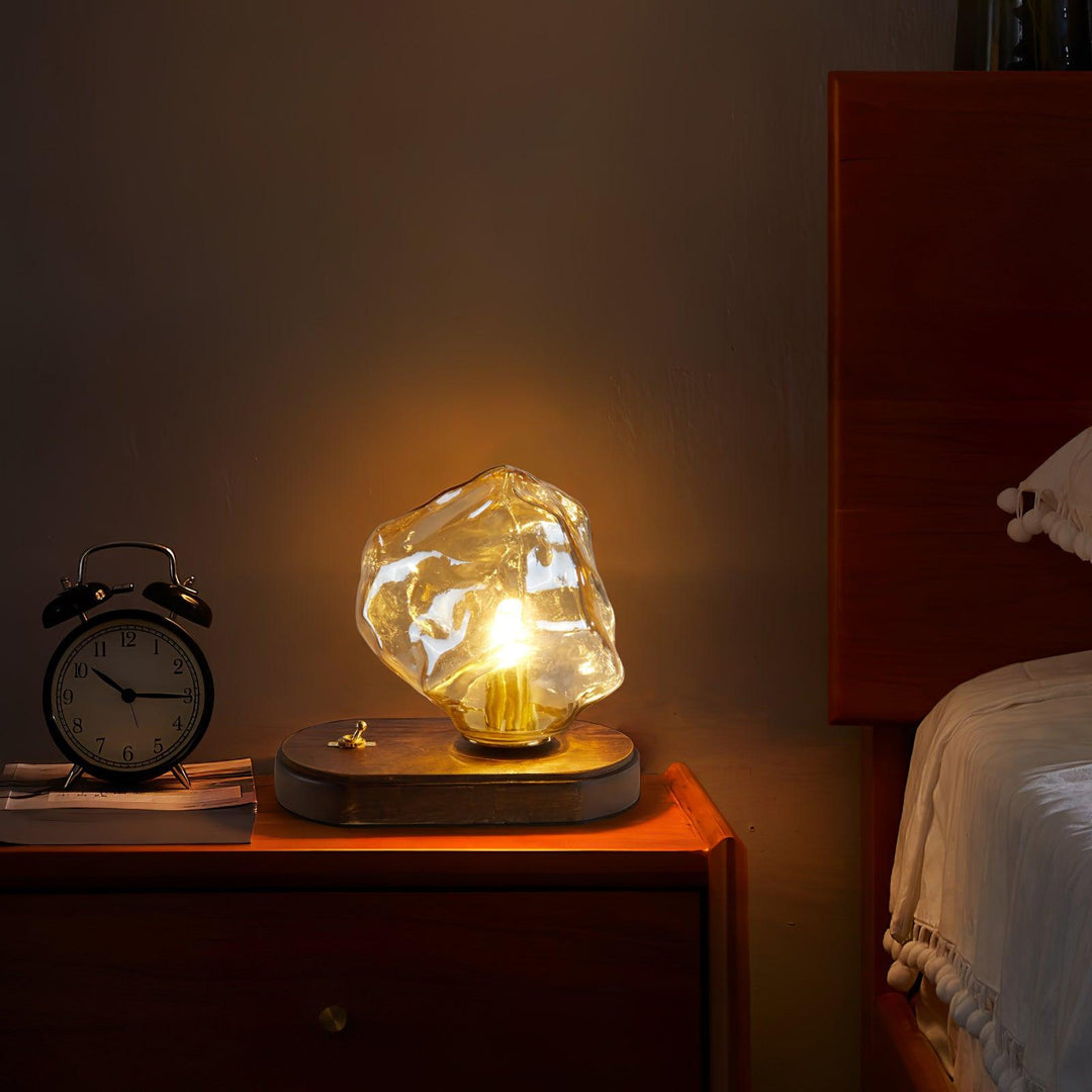 Iluminación decorativa: Lámpara de mesa Averis de cristal moderna para salón y oficina.