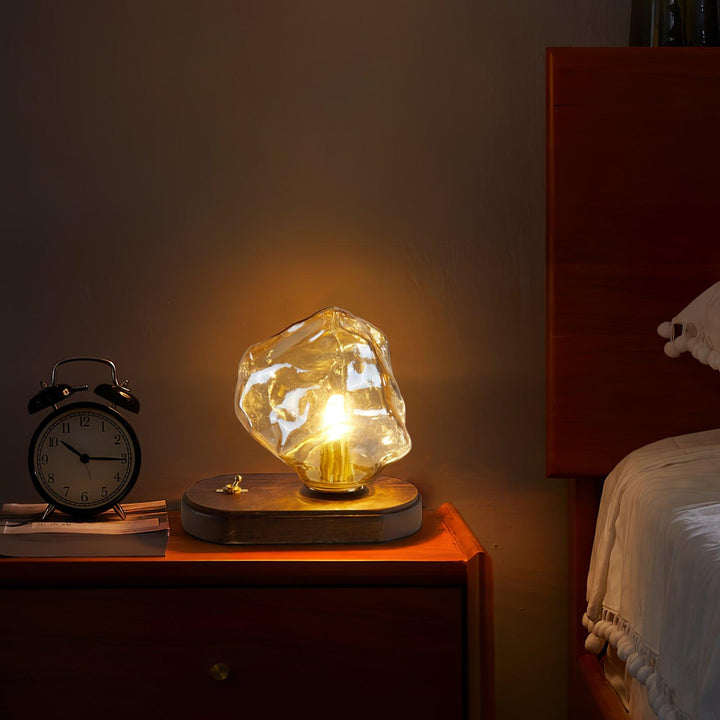 Iluminación decorativa: Lámpara de mesa Averis de cristal moderna para salón y oficina.