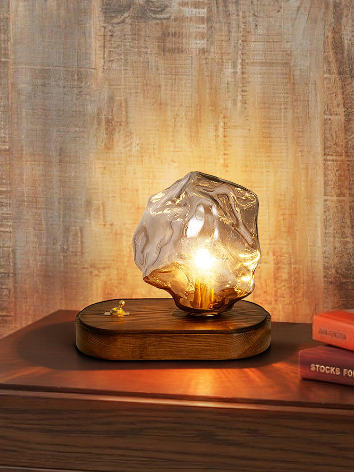 Diseño moderno Averis: Lámpara de mesa de cristal, iluminación escultórica para el hogar.