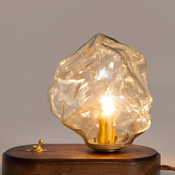 Lámpara Averis de mesa de cristal, luz suave. Ideal para dormitorio o ambiente de hogar.