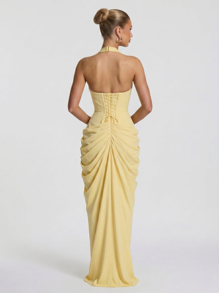Vestido de mujer, largo, halter, elegante, con abertura, ideal para fiesta o cena especial.