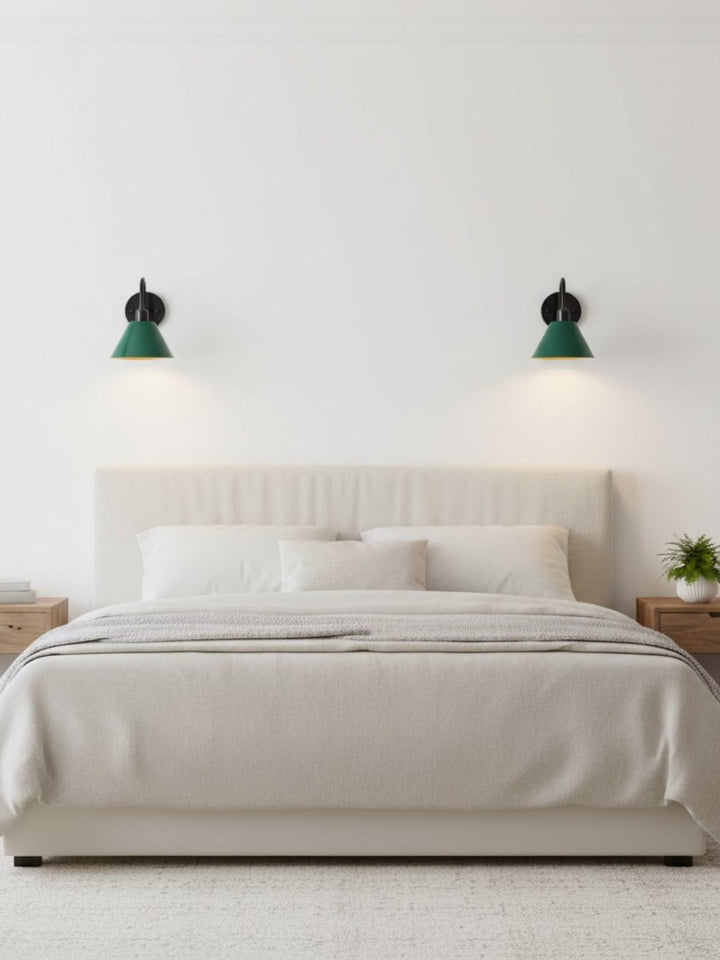 Aplique de pared moderno elegante, luz direccional cónica para lectura.