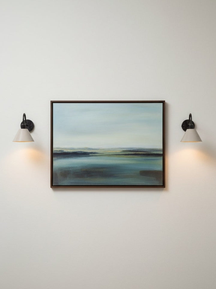 Lámpara de pared negra, diseño cónico moderno, iluminación de acento para pasillos.