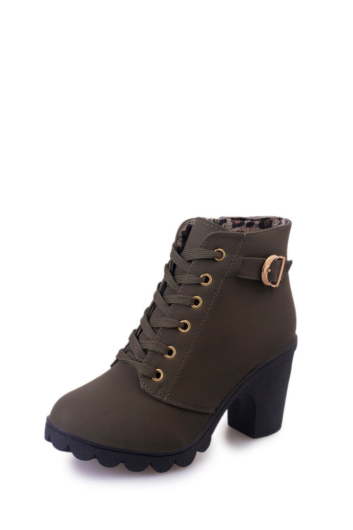 Botines versátiles de gamuza con plataforma y cordones para mujer, ideales para outfits casuales de otoño.