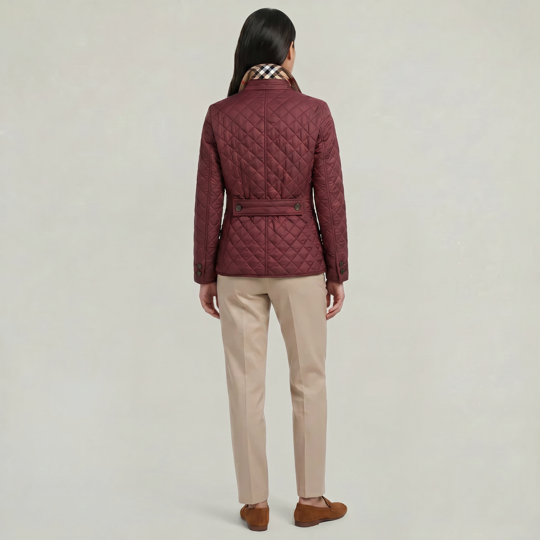 Chaqueta acolchada de mujer con botones y cuello, ideal para lucir a la moda en otoño.