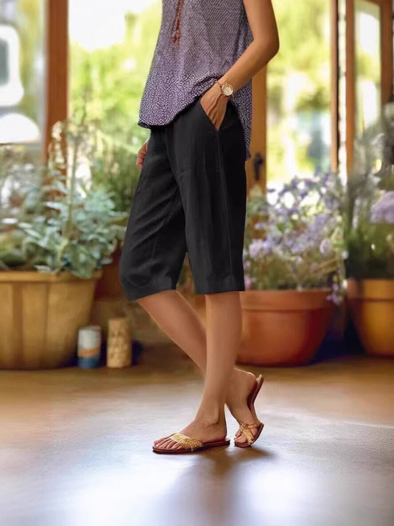 Primer plano de pantalón capri de mujer Inés, corte recto y tejido cómodo, ideal para la moda casual de verano.
