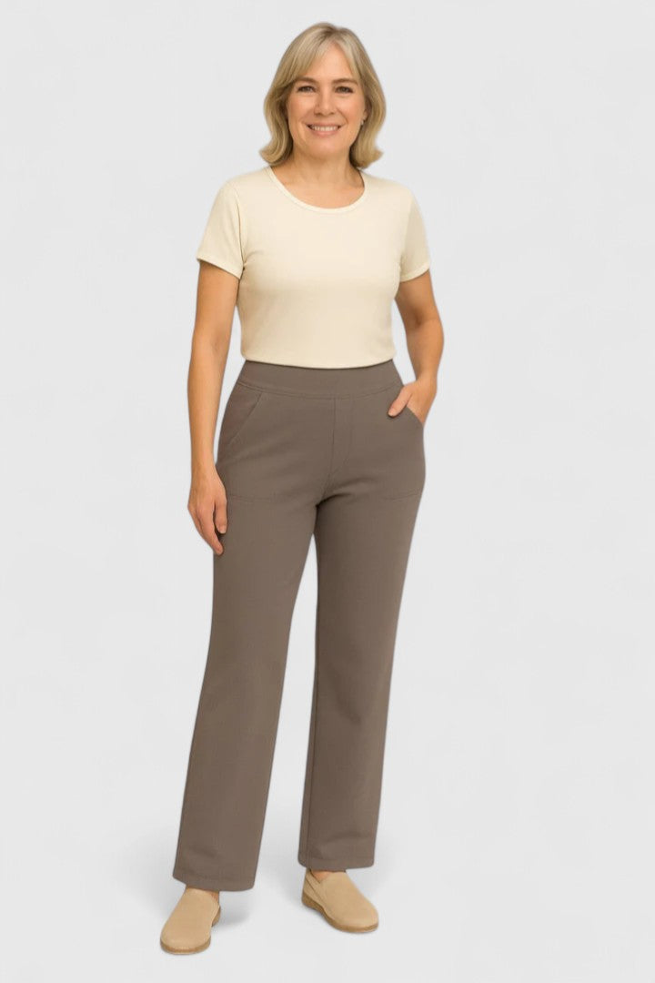 Pantalón de mujer casual, elástico. Pierna ancha y tiro alto con bolsillos. Ideal para cualquier ocasión.