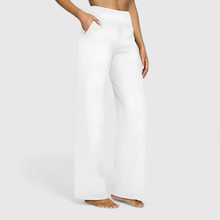 Pantalón de mujer tiro alto con pernera ancha y bolsillos. Ideal para un look casual y cómodo.