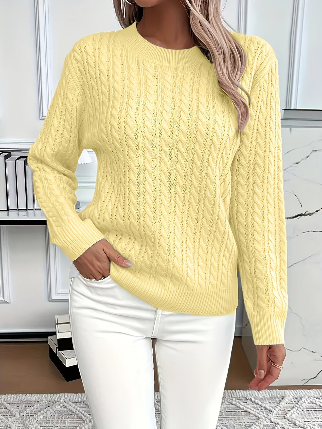 Jersey trenzado para mujer, cuello redondo. Perfecto para un look diario cómodo y con estilo.