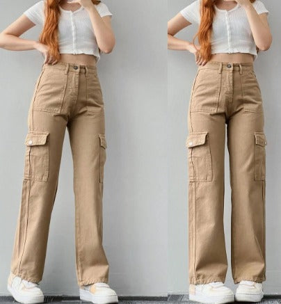 Mujer vistiendo pantalón cargo Isabella de pierna ancha. Estilo casual moderno y máxima comodidad.