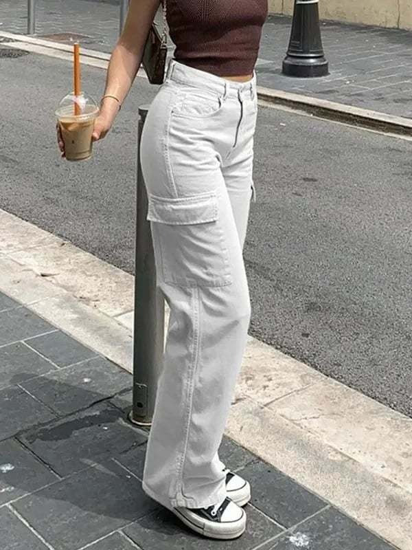 Moda femenina: Pantalón cargo Isabella con pierna ancha y plisados. Prenda casual y cómoda en tendencia.