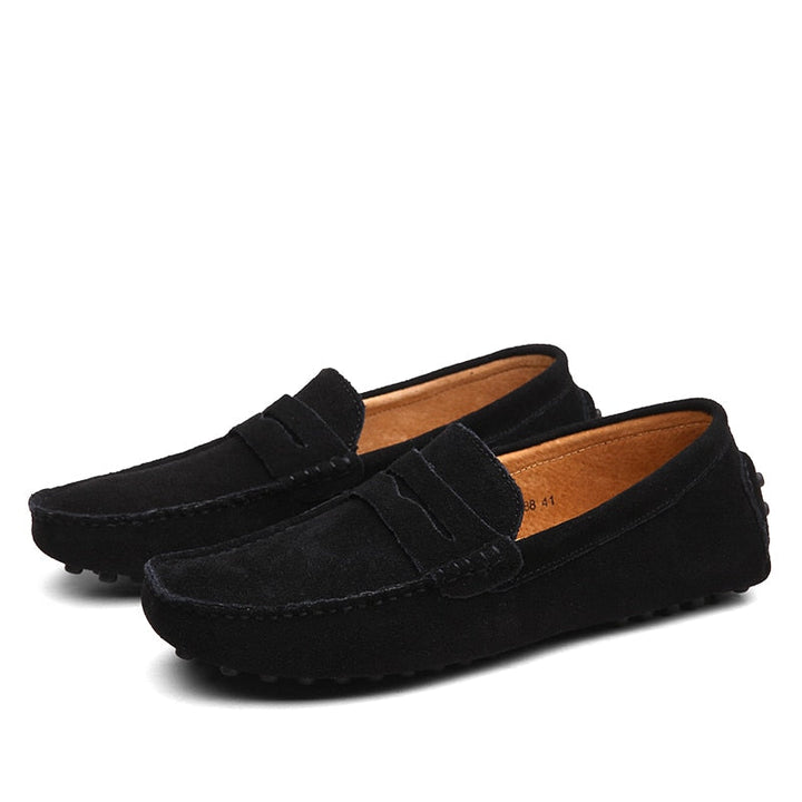 Mocasines de hombre, vista frontal detallada. Calzado slip-on, comodidad y estilo garantizados.