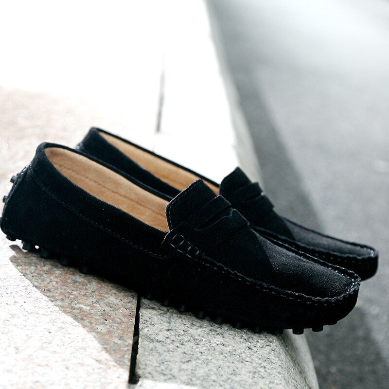 Mocasines de confort para hombre. Calzado elegante y ligero, ideal para la moda masculina actual.