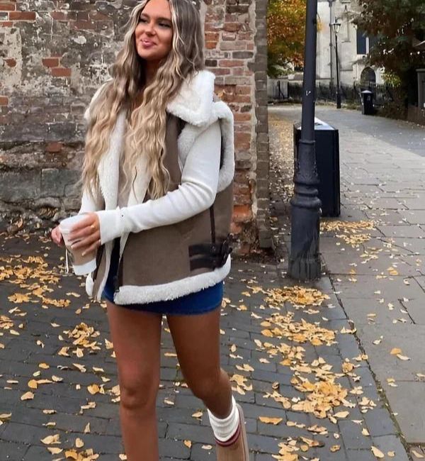 Moda mujer: chaleco de invierno BIANCA con cuello amplio. Estilo casual elegante, ideal para otoño-invierno.