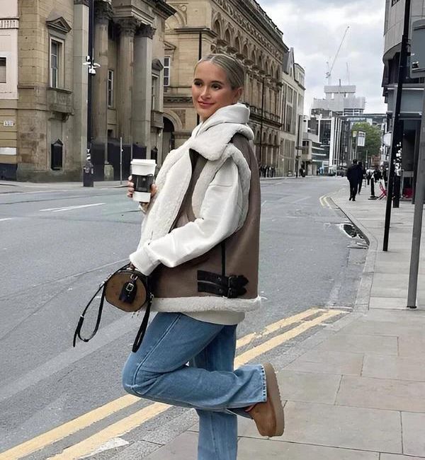 Abrigo ligero: chaleco BIANCA de invierno para mujer. Cuello amplio, diseño moderno para moda casual otoño-invierno.