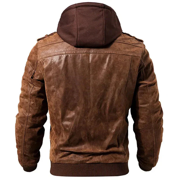 Abrigo casual de hombre con capucha, cremallera resistente y diseño funcional para el exterior.
