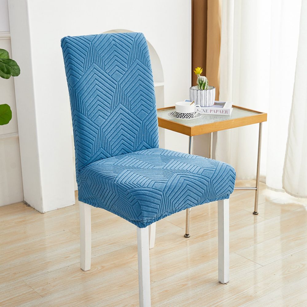 Renueva tu comedor con esta funda de silla jacquard elástica, patrón chevron, fácil de instalar.
