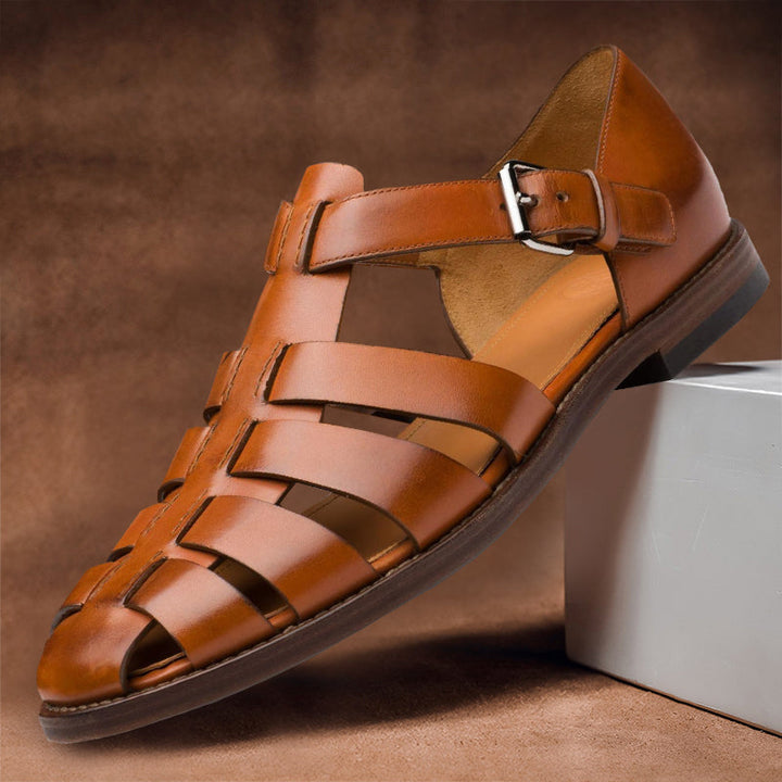 Calzado fresco: Sandalias de hombre con estilo clásico, perfectas para moda masculina de verano.