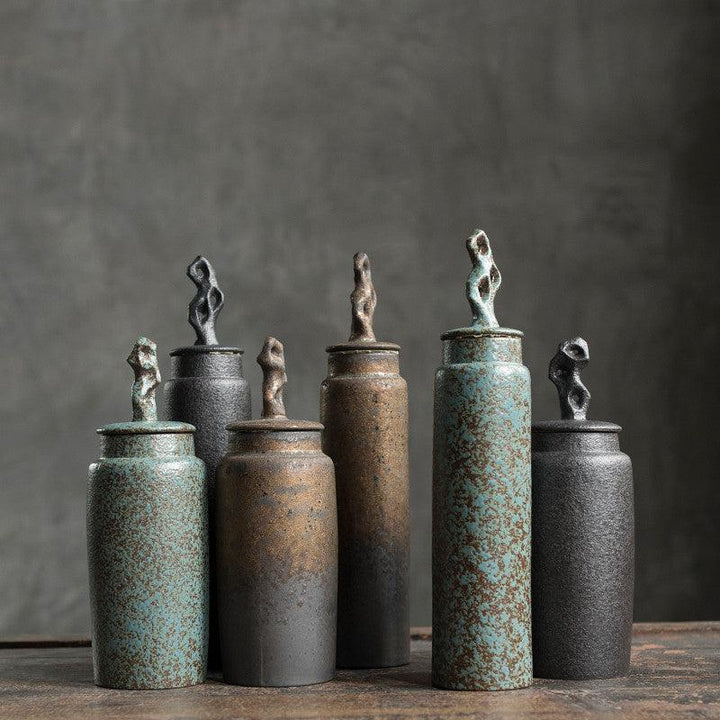 Caddy de té wabi-sabi de gres, hecho a mano, para almacenar té japonés o matcha.