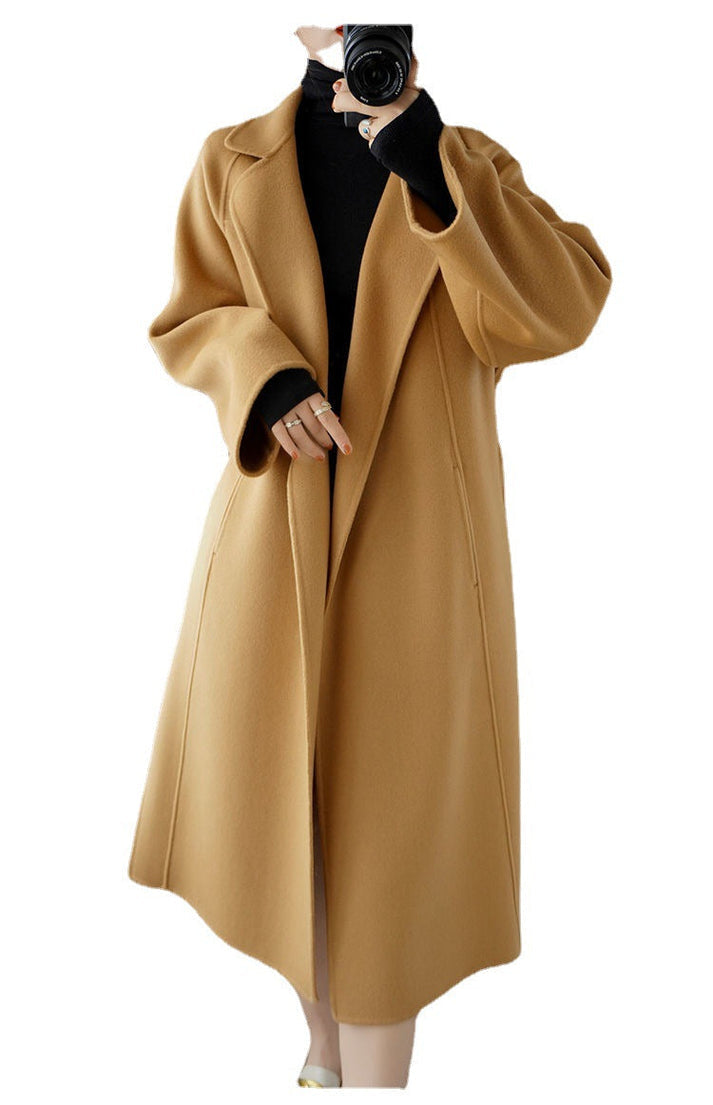 Abrigo largo de mujer, cálido y elegante para el invierno. Diseño sofisticado, ideal como chaqueta para el frío.