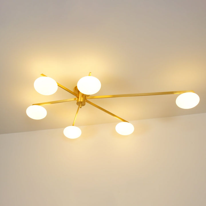 Accesorio de iluminación de techo minimalista, con cuerpo de cobre y difusor de vidrio.