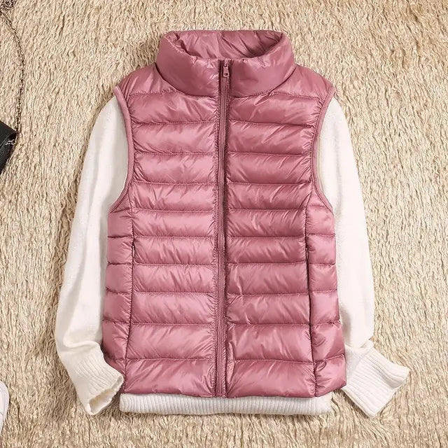 Chaleco acolchado ultraligero de mujer, diseño moderno y versátil para otoño e invierno.