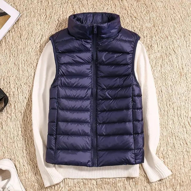 Chaleco de mujer sin mangas, acolchado y ligero, ideal para actividades al aire libre en otoño e invierno.