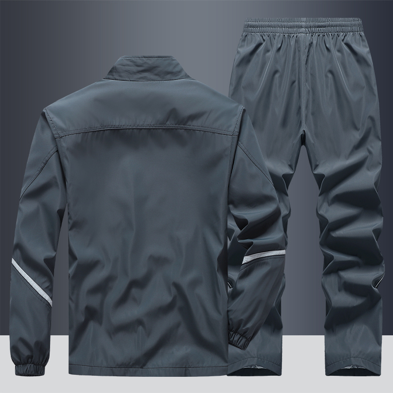 Chándal de hombre para moda masculina. Conjunto deportivo versátil, ideal para ropa casual y tiempo libre.