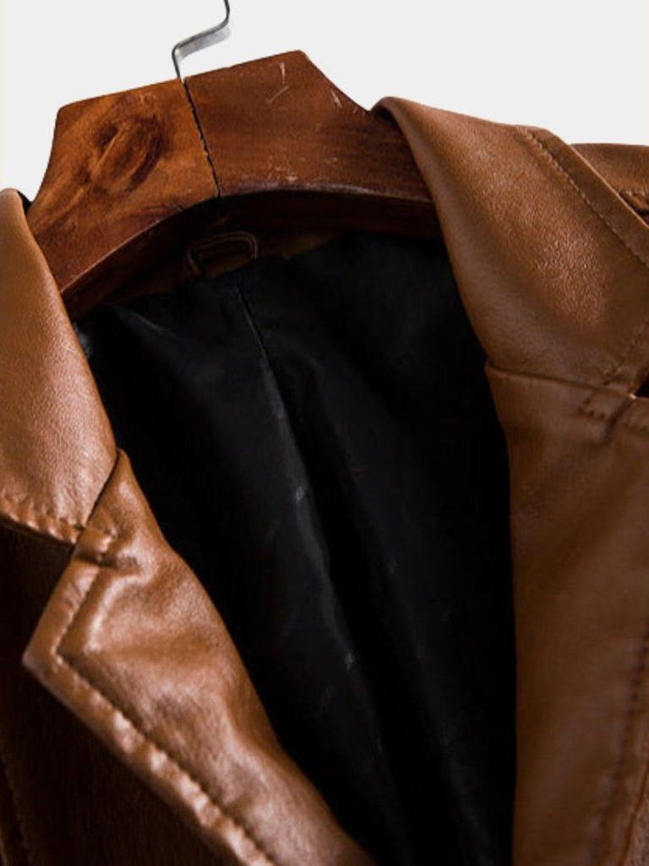 Chaqueta premium de cuero marrón caramelo para hombre, estilo clásico, duradera y cómoda.