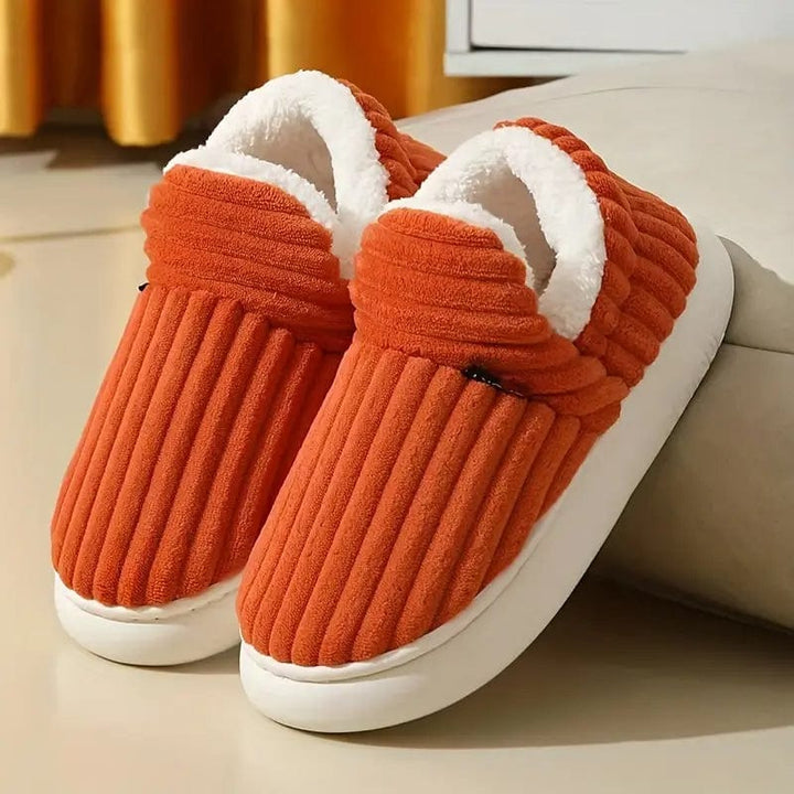 Pantuflas cálidas y mullidas para hombre y mujer, confort superior para el hogar en épocas frías.