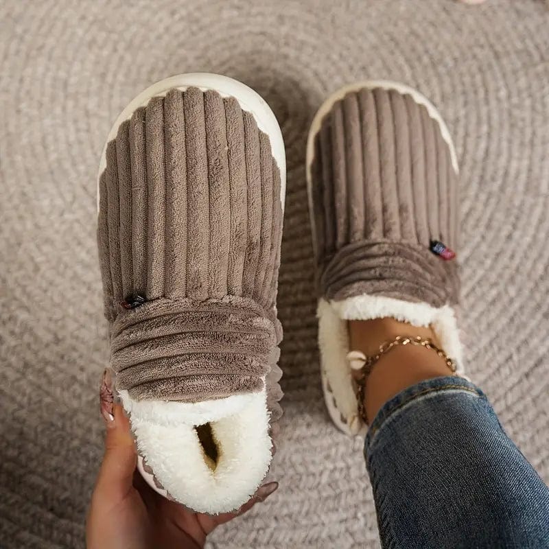 Zapatillas unisex de felpa, suaves y abrigadas, perfectas para la comodidad y el descanso en casa.
