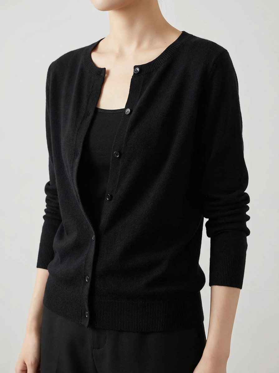 Cárdigan de punto vibrante de mujer con botones, ideal para un look de otoño con estilo.