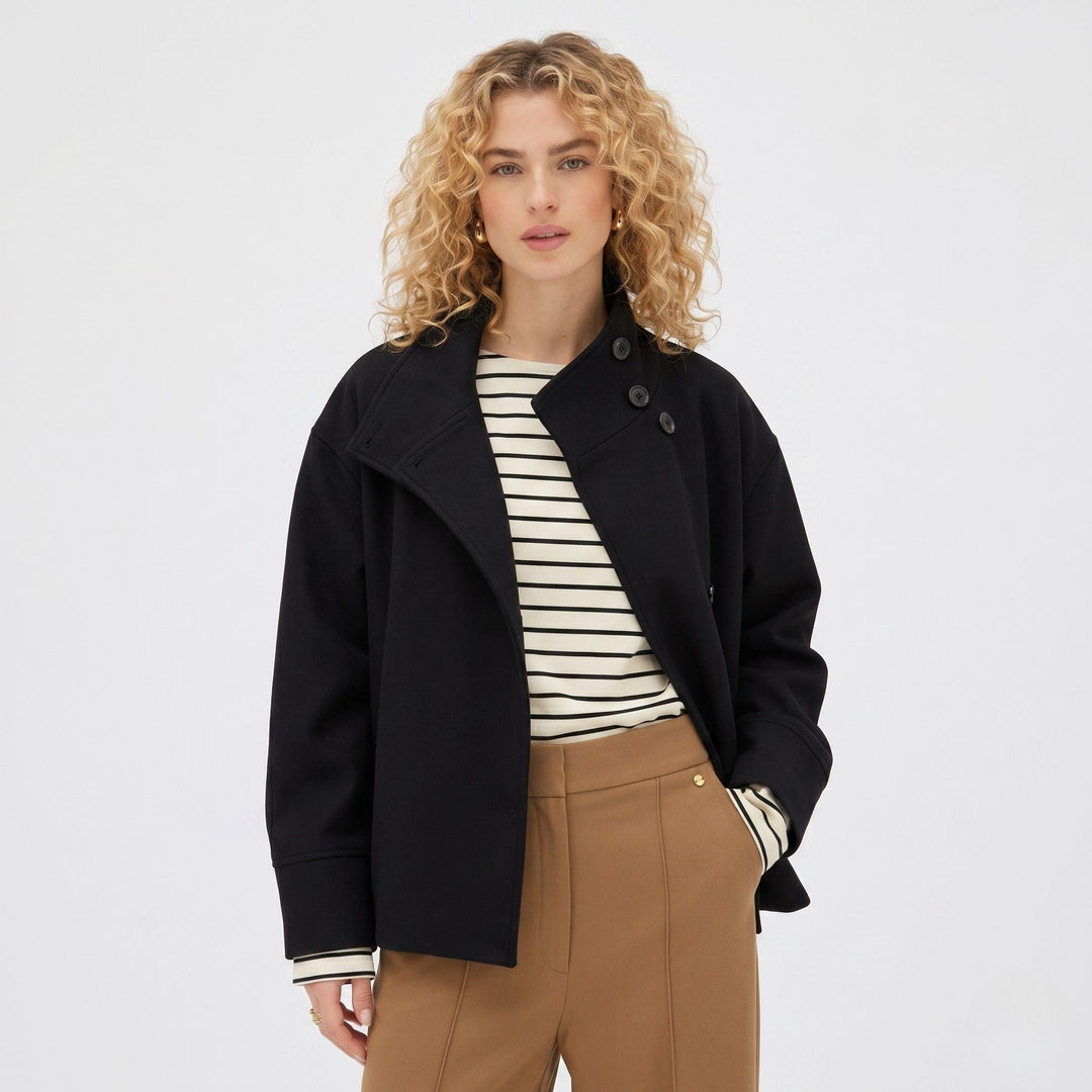 Abrigo ligero azul oscuro para mujer, chaqueta corta versátil con cuello alto y botones frontales.