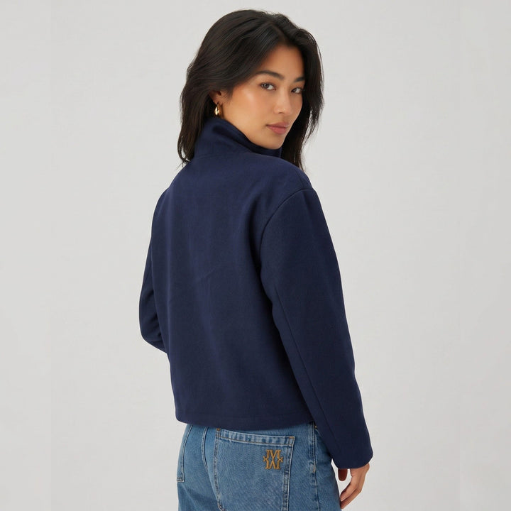 Abrigo ligero negro de mujer, chaqueta corta con cuello alto y botones, perfecta para cualquier ocasión.