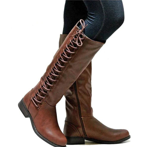 Botas de mujer con cordones, estilo robusto y audaz. Calzado de moda femenina para invierno, cómodo y antideslizante.