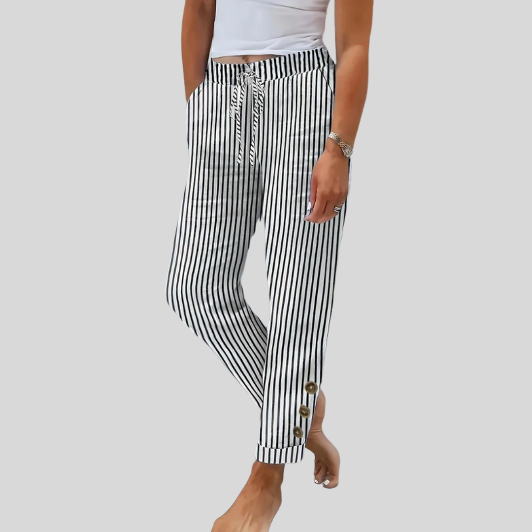 Pantalón casual de mujer negro con estampado de rayas. Ideal para primavera/verano, cómodo y elegante.