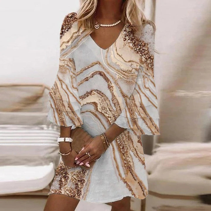 Vestido corto y cómodo para mujer, con estampado chic y corte fluido. Moda femenina para primavera-verano.
