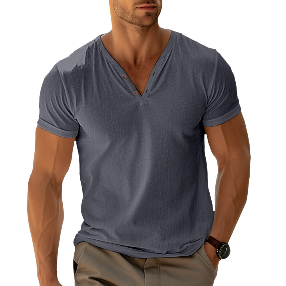 Camiseta LENO de hombre, cuello V con botones, ideal para outfit diario. Estilo casual y básico de moda masculina.
