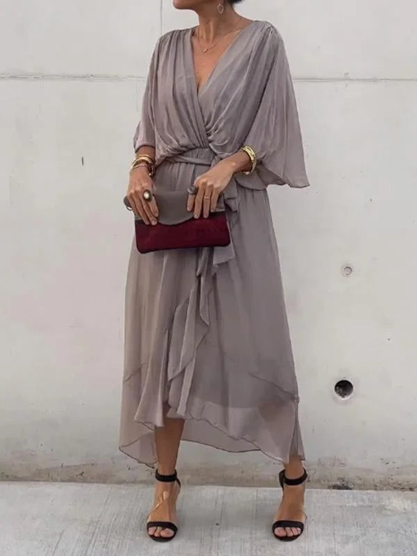 Vestido de fiesta con glamour y escote V, diseñado para realzar la figura en cualquier celebración.