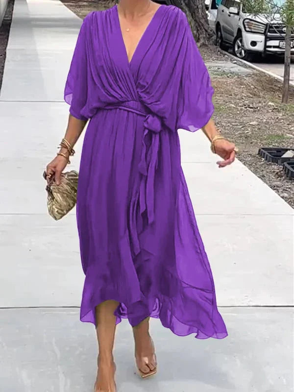 Vestido femenino con escote V profundo, ideal para celebraciones y fiestas. Un toque de glamour.