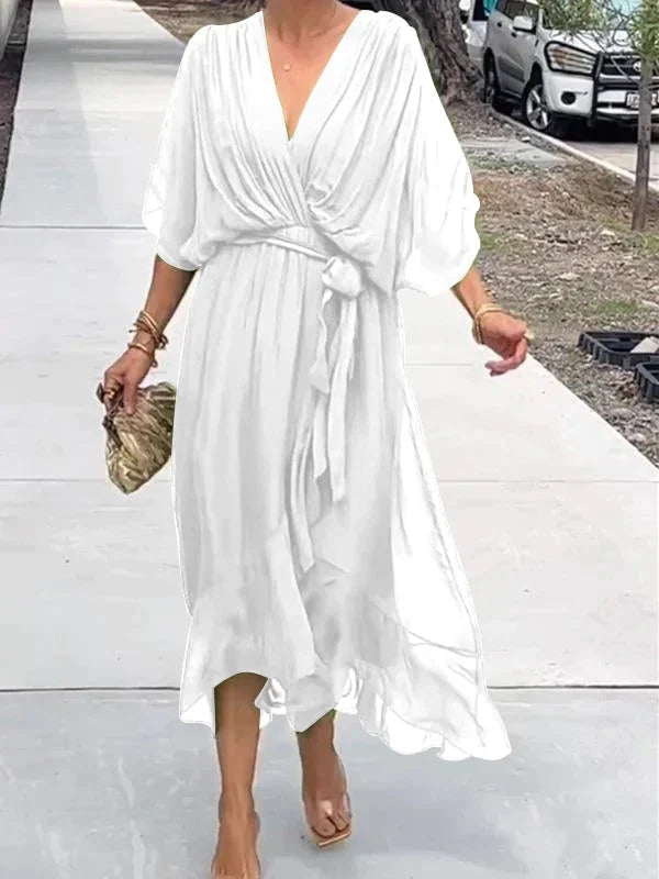 Vestido de verano elegante con escote V, ligero y fluido, perfecto para eventos de día o noche.