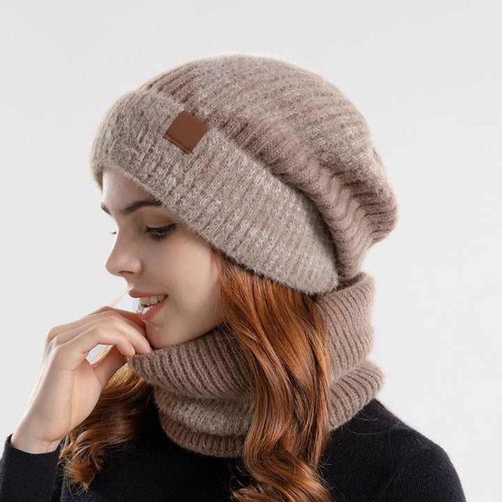 Set de gorro y bufanda de lana para mujer, esenciales de invierno. Brinda máxima calidez y confort en días fríos.