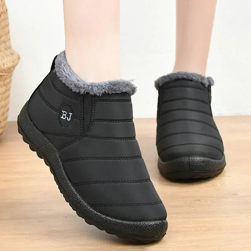 Botas de invierno unisex con suela antideslizante, perfectas para el frío. Proporcionan confort invernal y seguridad.
