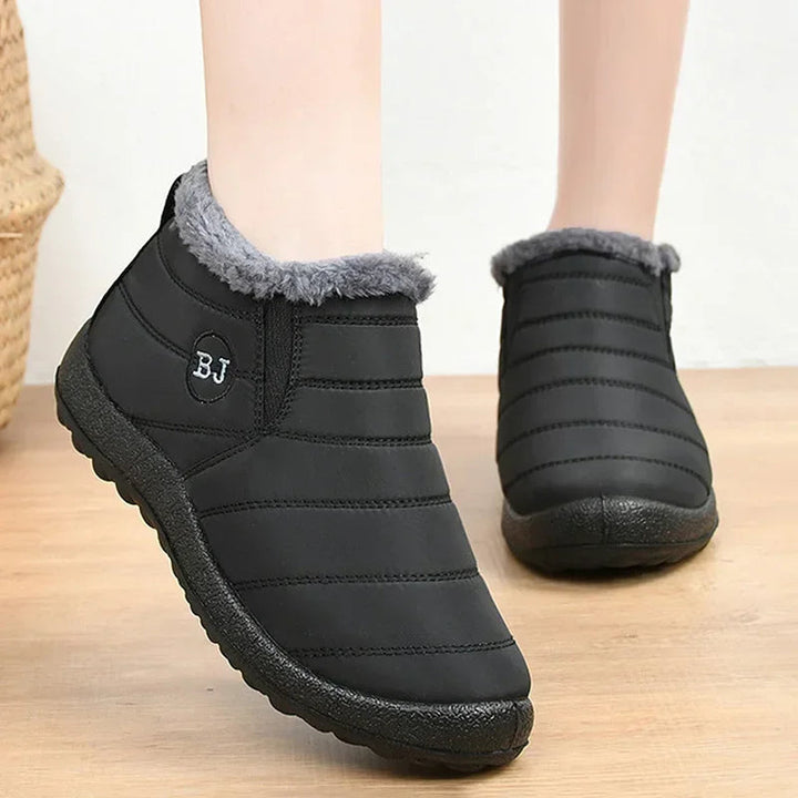 Botas de invierno unisex con suela antideslizante, perfectas para el frío. Proporcionan confort invernal y seguridad.