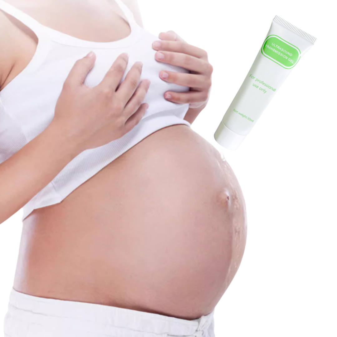 Padres sonriendo mientras escuchan la frecuencia cardíaca del bebé con un Doppler prenatal en casa.
