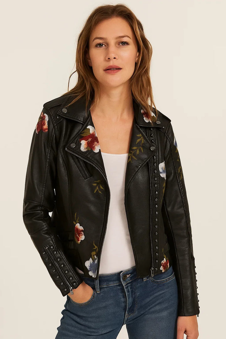 Chaqueta de polipiel negra para mujer con bordado floral. Estilo biker casual de moda para otoño e invierno.