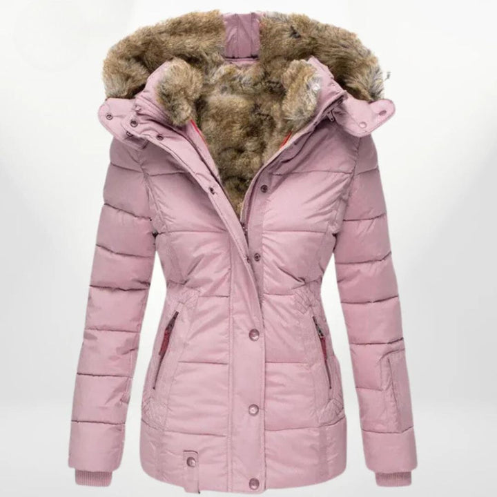Mujer vistiendo abrigo de invierno elegante y cálido, estilo premium para el frío.
