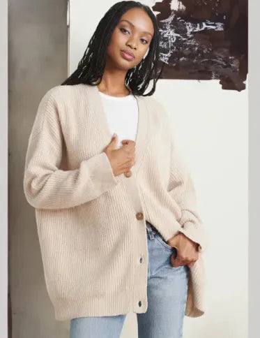 Cárdigan de punto para mujer, cuello V y botones, ajuste relajado para un look casual.