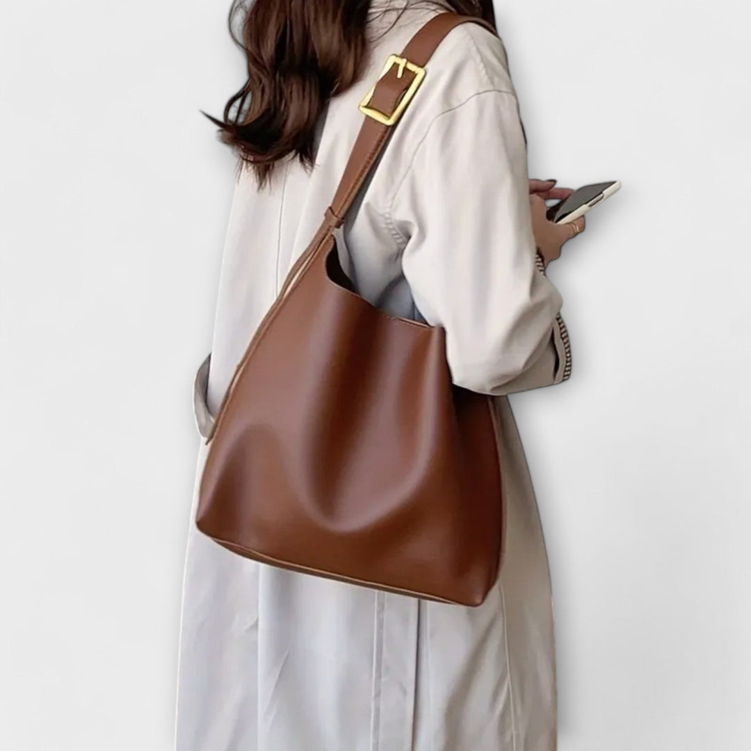 Bolso de hombro de piel genuina para mujer, diseño práctico y correa ajustable para máxima comodidad.